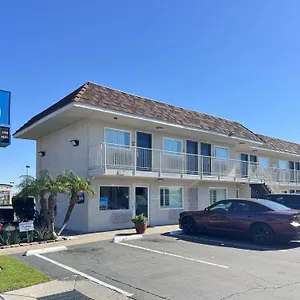 Hotel 6 Airport